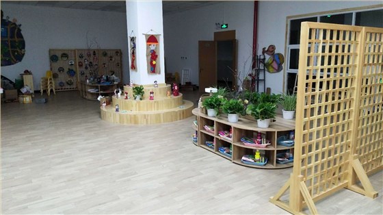 金果幼兒園楓木紋塑膠地板