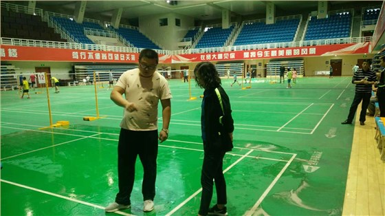 羽毛球運動地板清潔保養