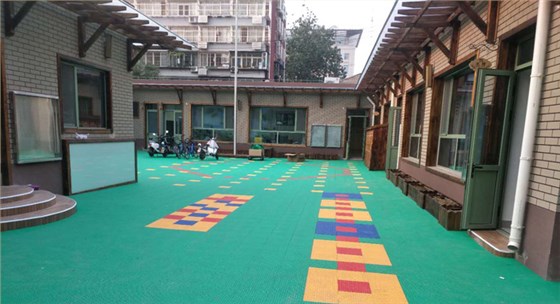 中潤(rùn)致遠(yuǎn)幼兒園懸浮拼裝地板案例1