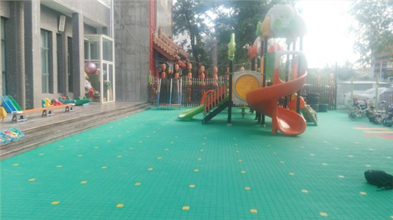 中潤(rùn)致遠(yuǎn)幼兒園懸浮拼裝地板案例2