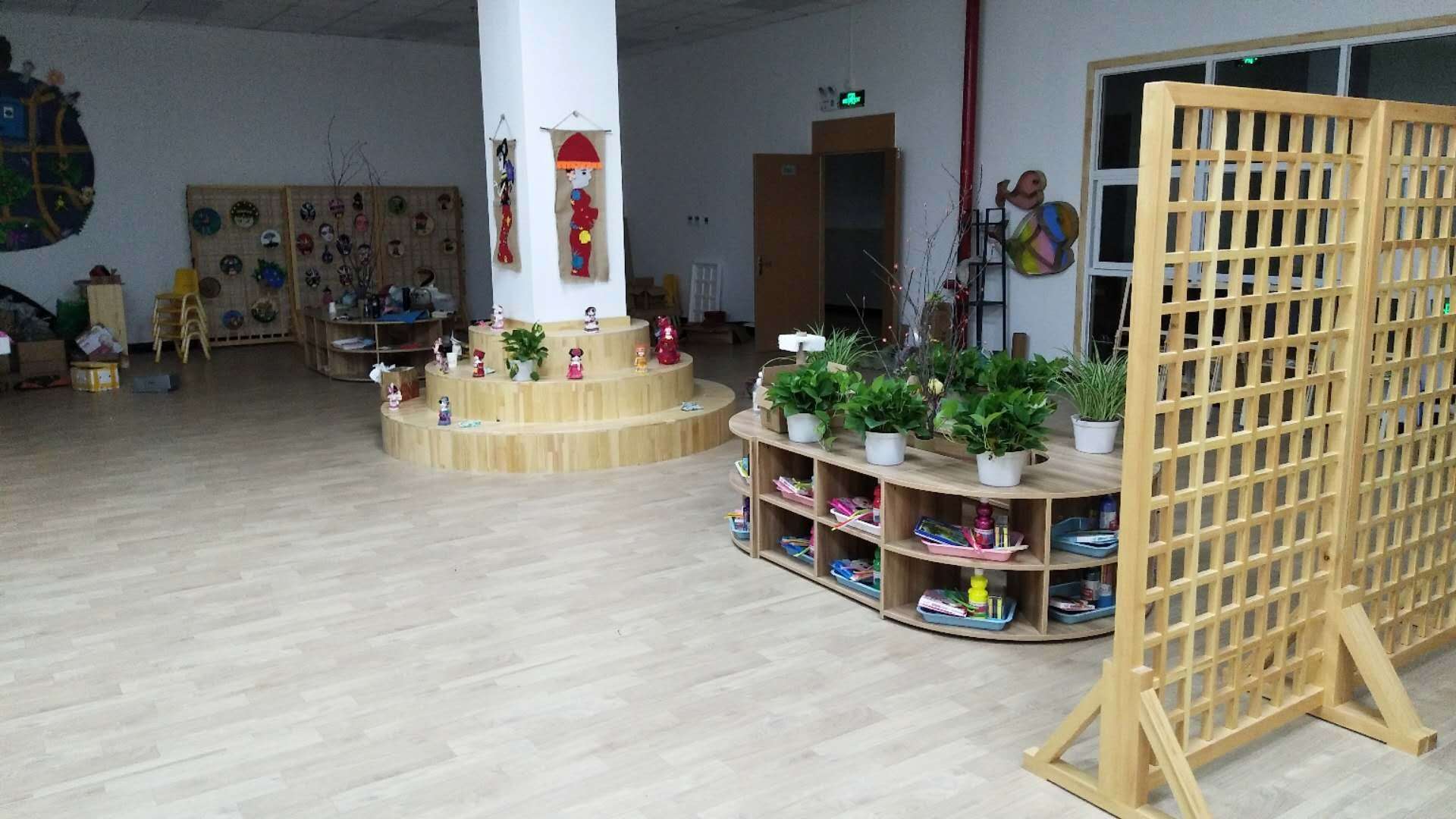 金果幼兒園楓木紋塑膠地板