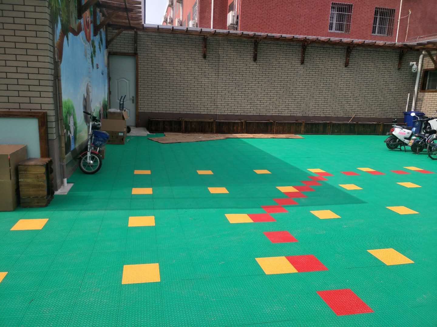 槐柏幼兒園月壇分園 珍珠米字紋懸浮地板項目圓滿完工！