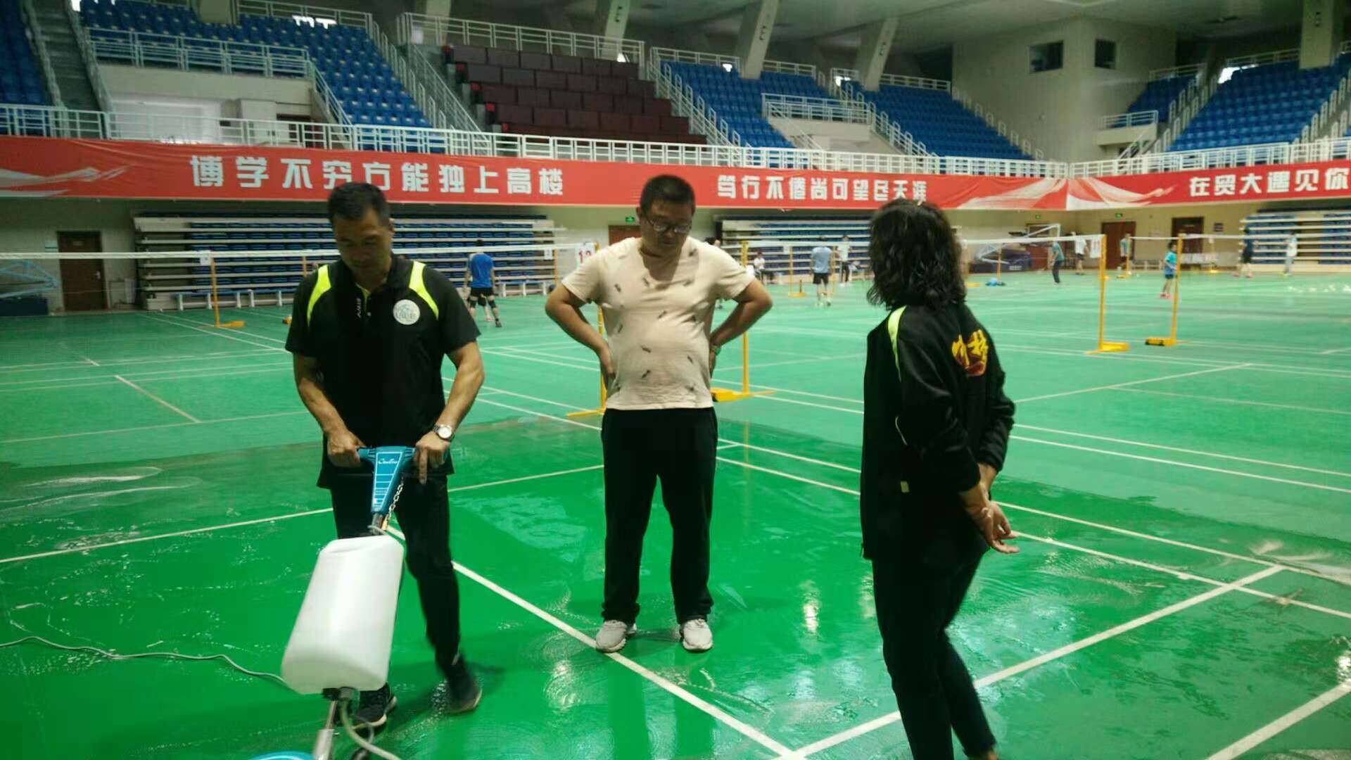 羽毛球運動地板清潔保養(yǎng)