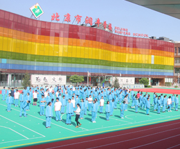 聽說 用這款多功能懸浮式拼裝地板 能提高學校幸福感！