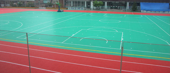 北京潤豐學(xué)校運動場多功能懸浮式拼裝地板施工完成
