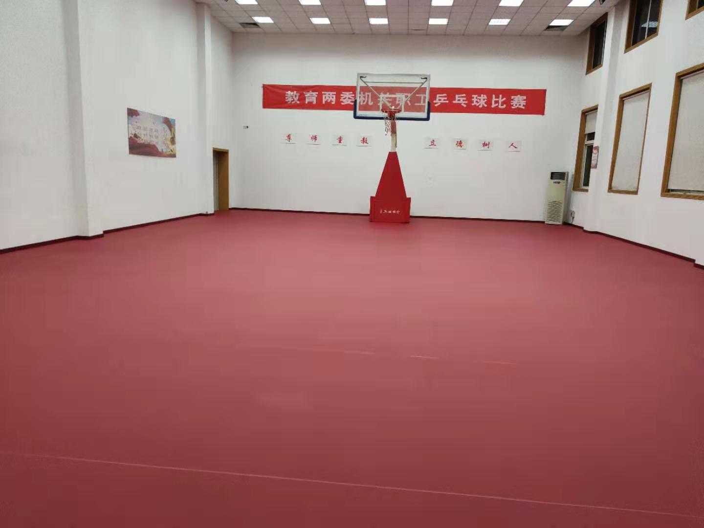 運(yùn)動(dòng)木地板與PVC地板搭配，揮灑更自如！