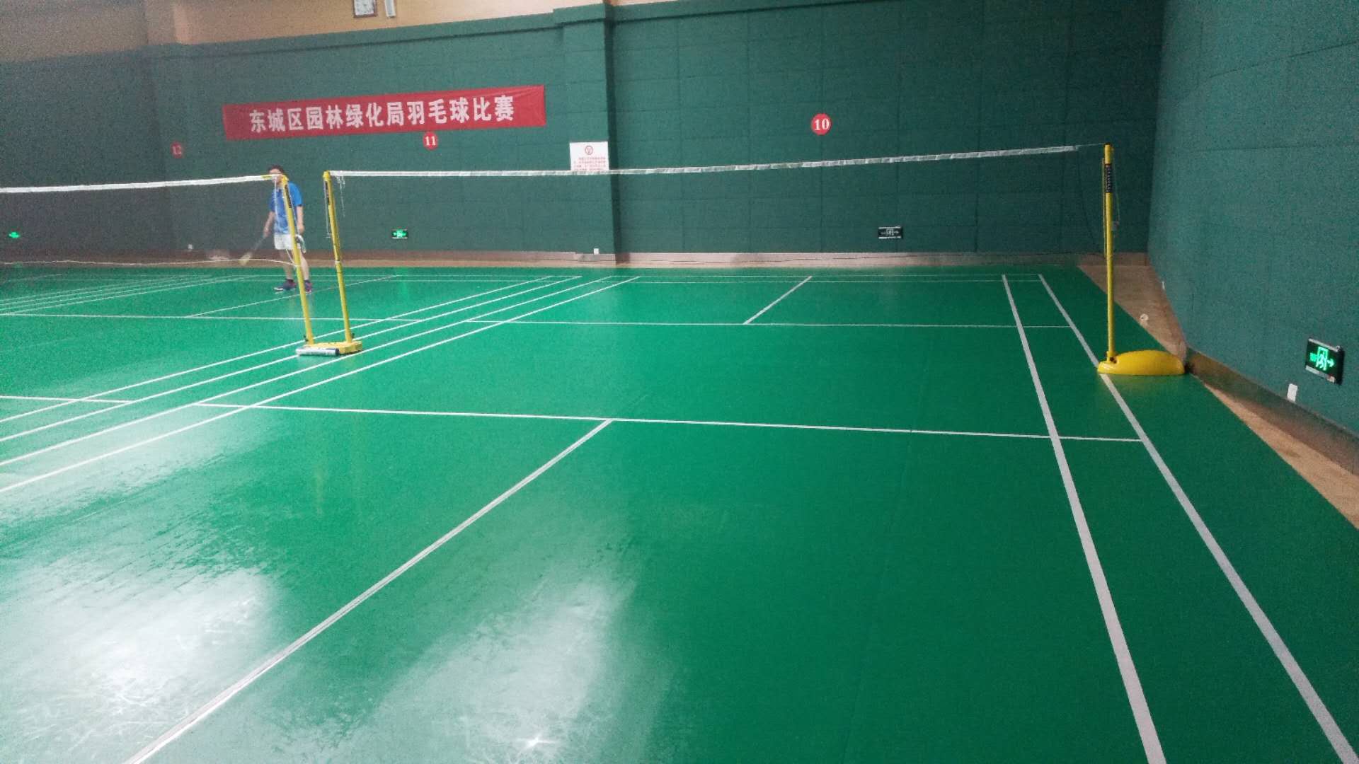 運(yùn)動(dòng)地膠清潔