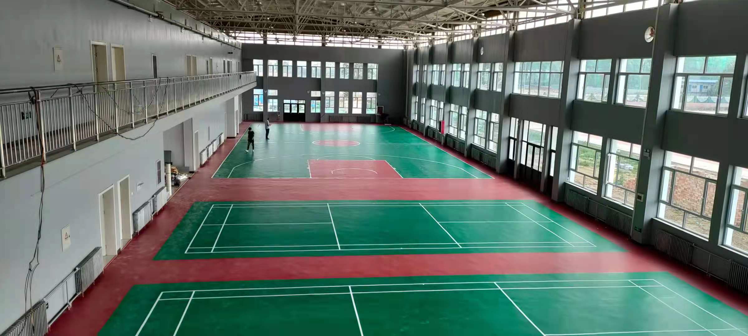 如何選擇體育場(chǎng)館運(yùn)動(dòng)地板？看他們?cè)趺凑f(shuō)？