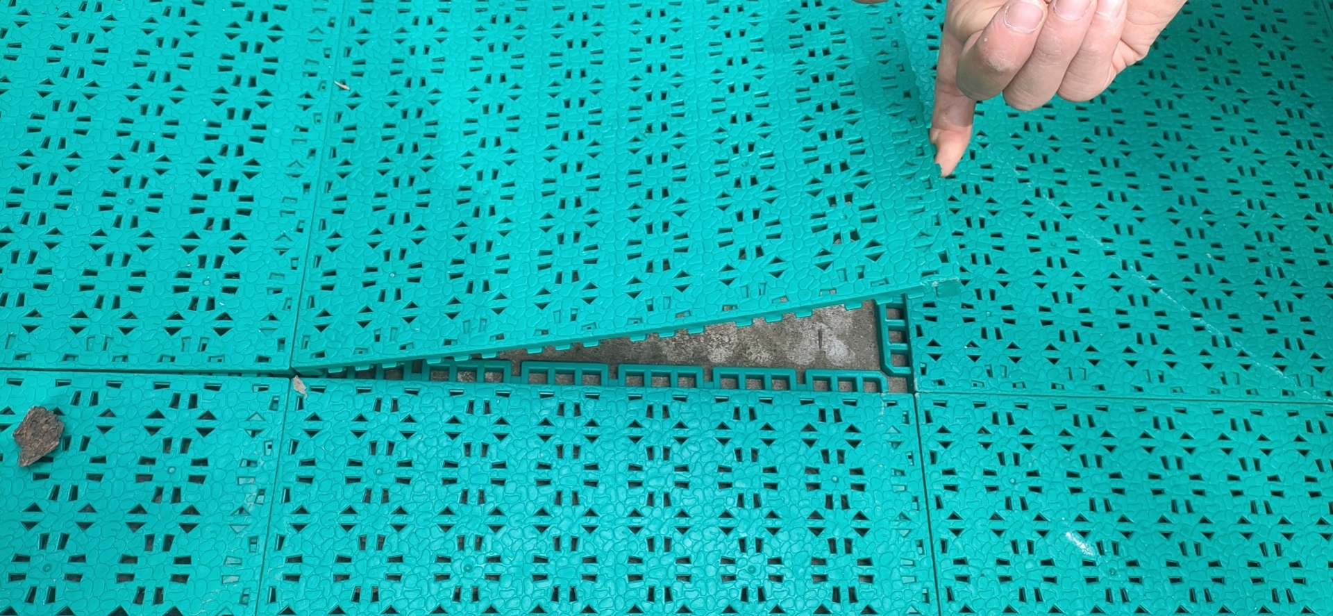 懸浮拼裝地板