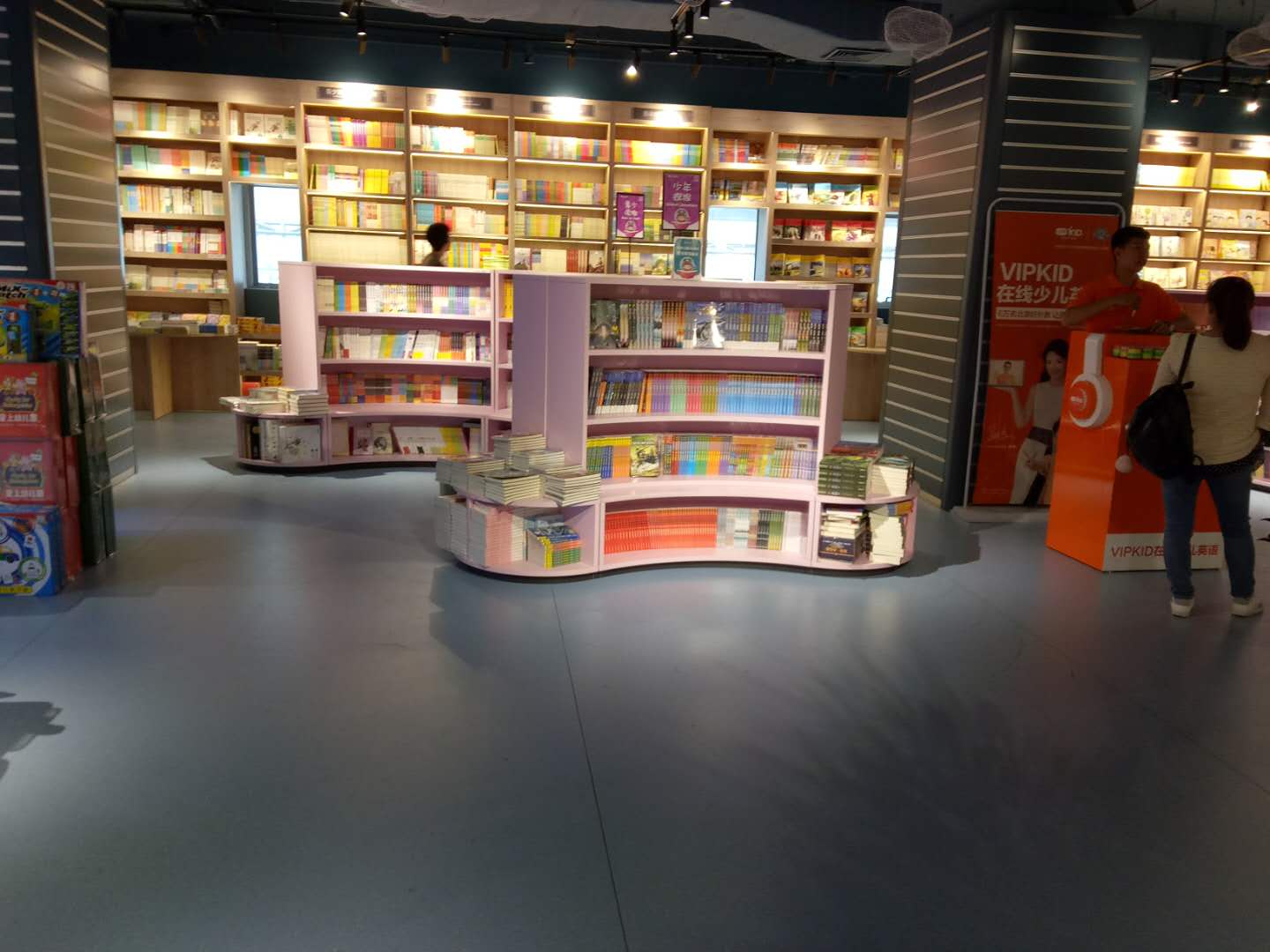 經典案例回顧：當書店遇到PVC地板，畫面溫馨舒適