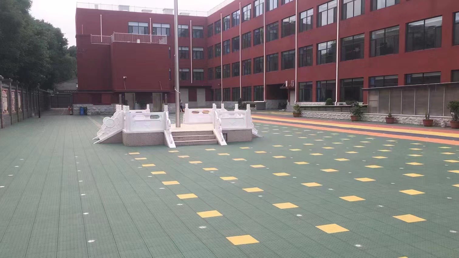 懸浮拼裝地板，為你撐起安全的天與地！