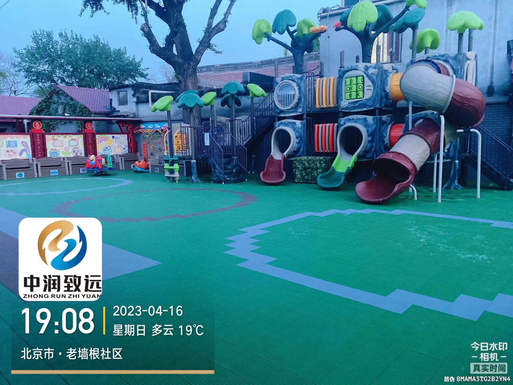 相約春天，懸浮拼裝地板為校園生活添彩！